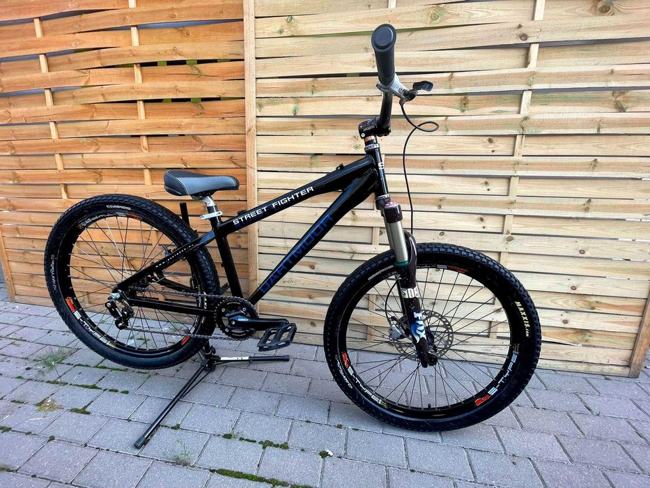 DIRT Dartmoor Street Fighter FOX 36 Talas Truvativ Specialized hornet