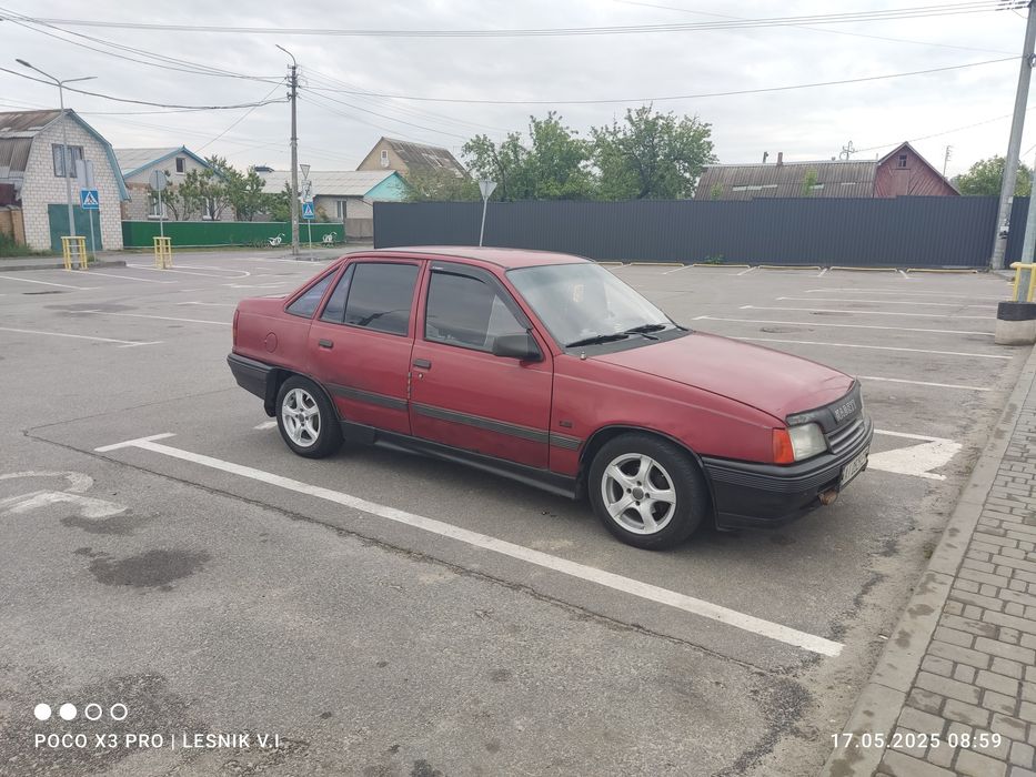 Машина Opel kadett 1.4 газ/бензин