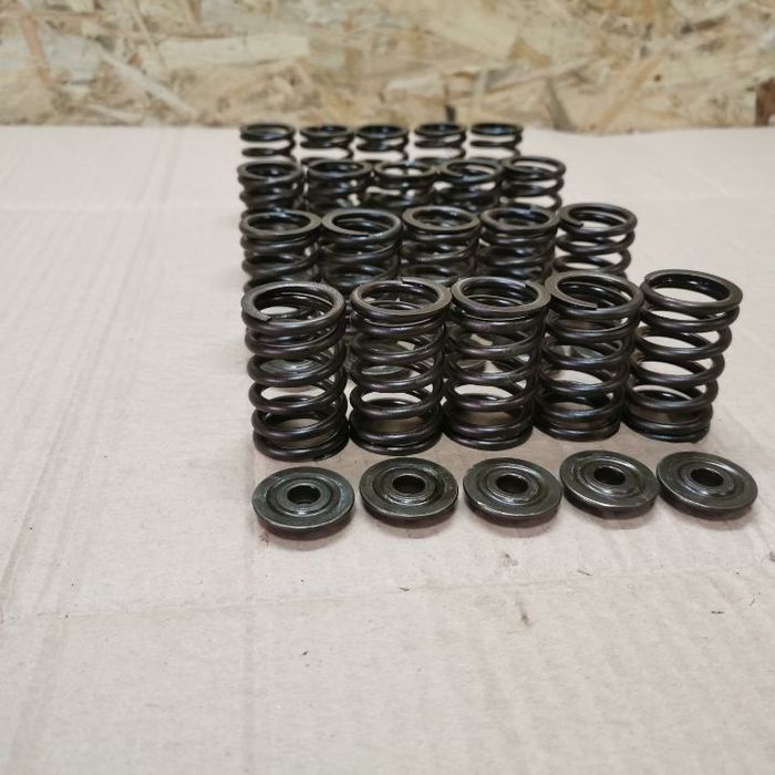 BMW E36,E34,E30 M50B20NV, M50B25  SPRĘŻYNY ZAWORÓW NR. 1 738 488 OEM