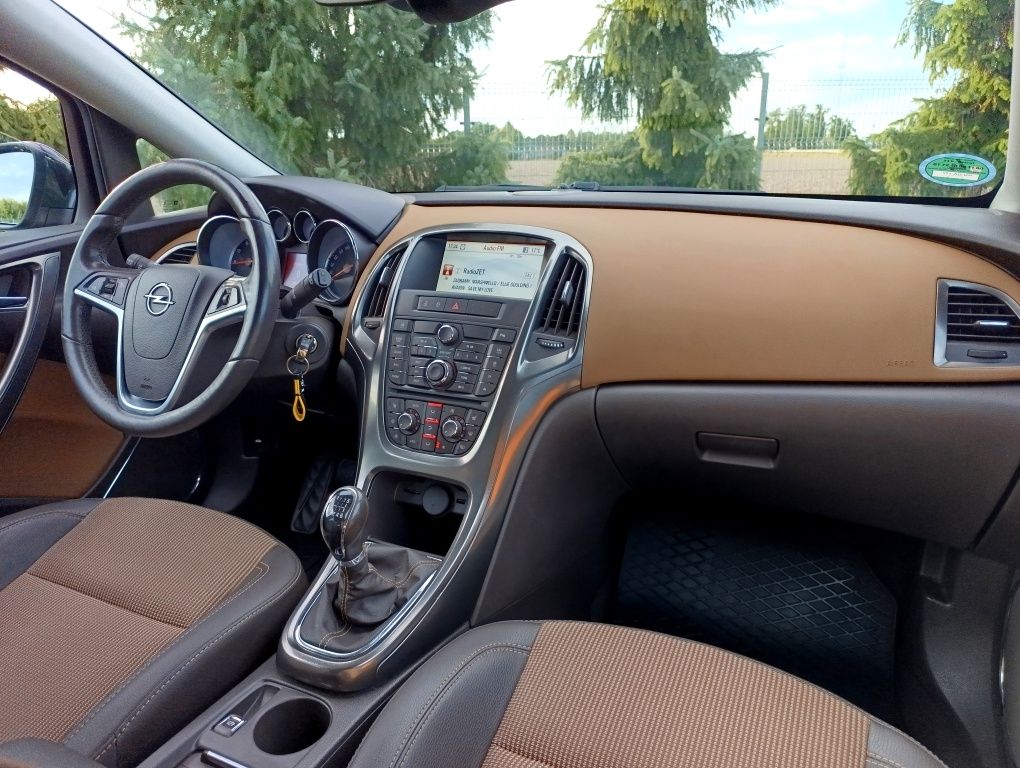 Opel Astra Sporttourer 1.4T 140PS 2012 Xenon LED Navi skóra Oryginał