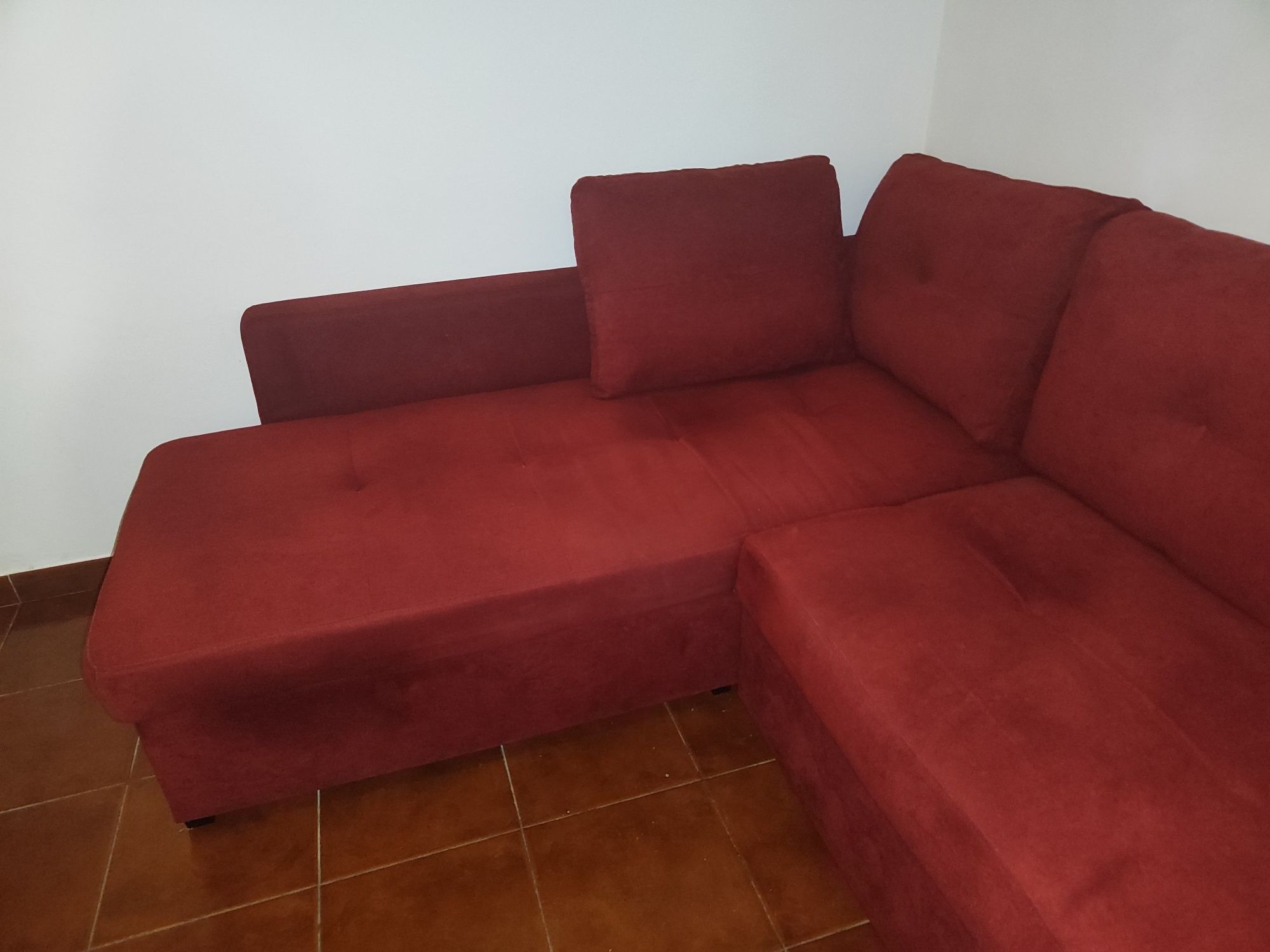 Sofá com chaise longue e cama 

Está como novo.