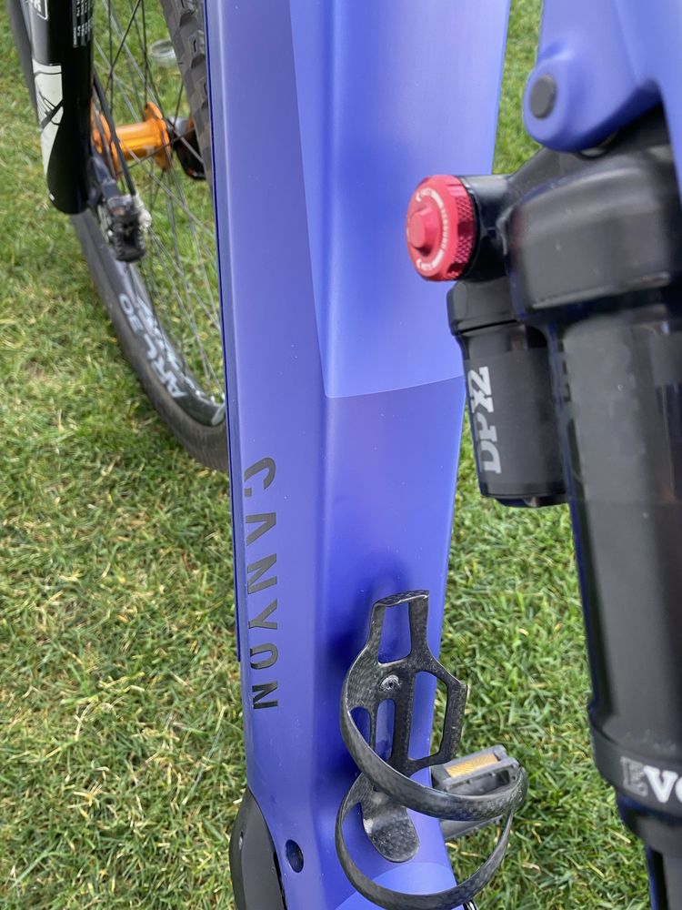 Canyon spetral on CF 8.0 carbono
