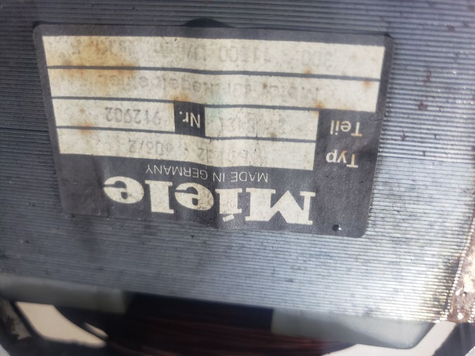 Двигун , хрестовина до пральної машинини Miele