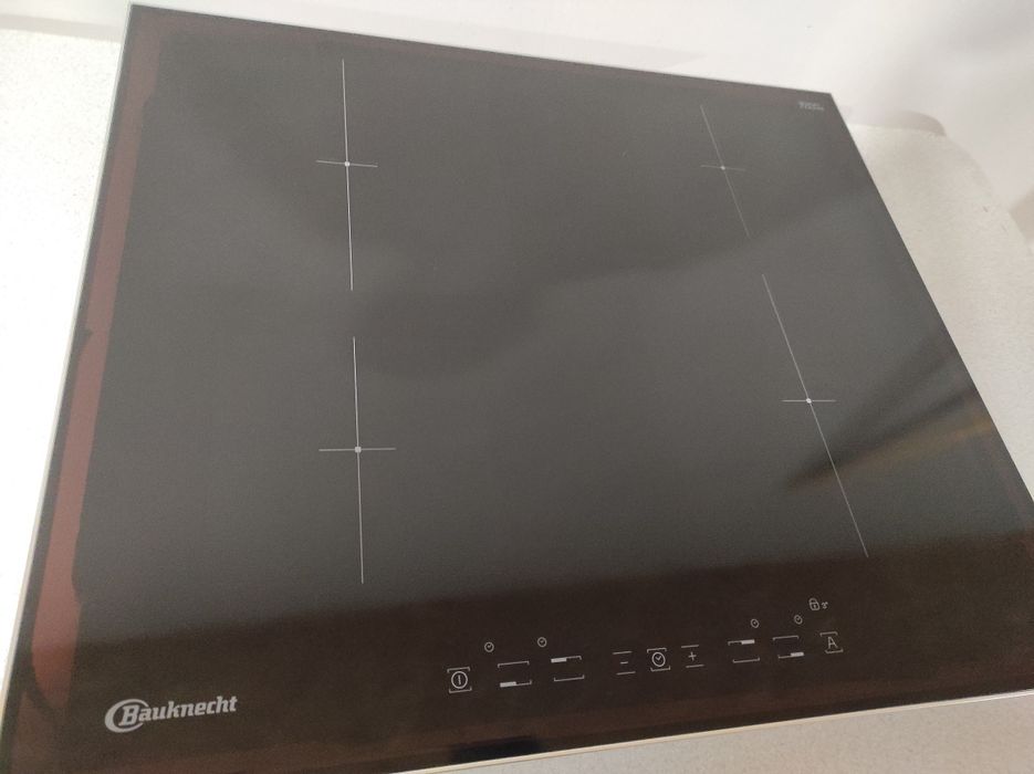 Индукционная варочная поверхность Баукнехт