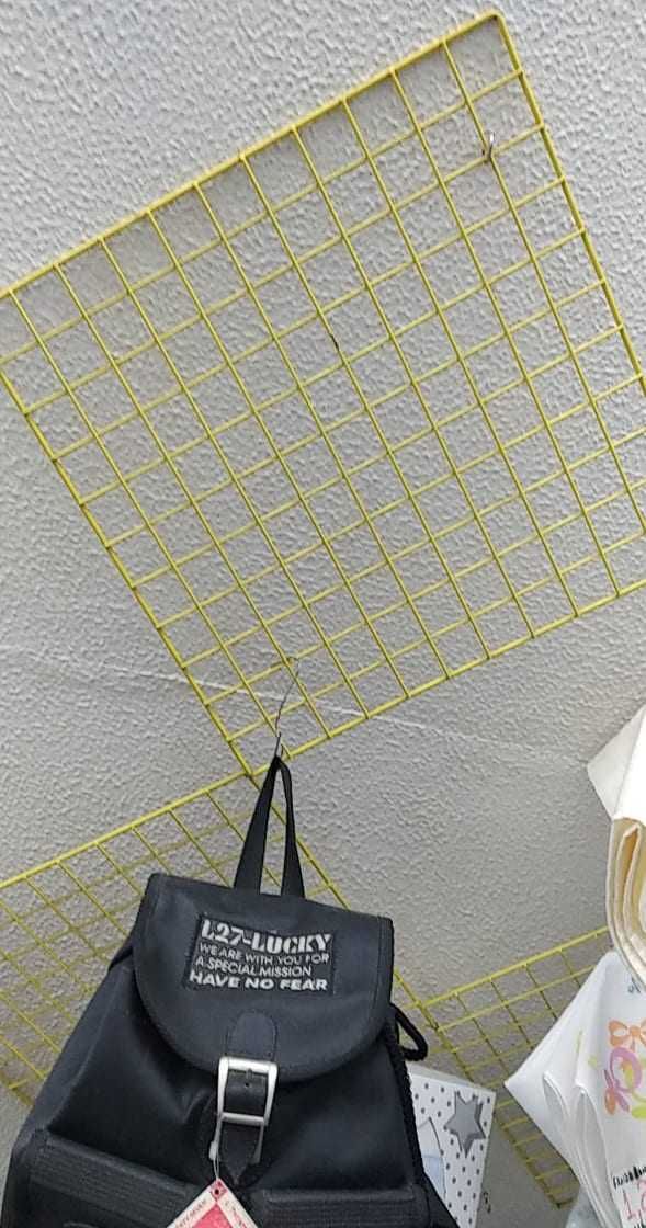Expositor pequenos em rede 8 painéis de 0,40x,40 todos 17,99€