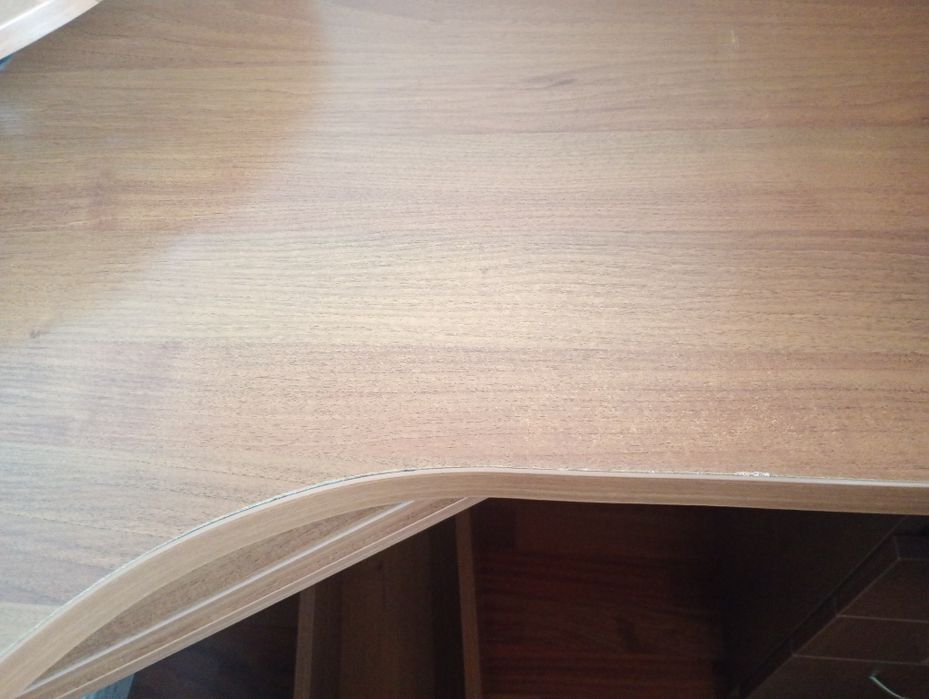 Стіл комп'ютерний