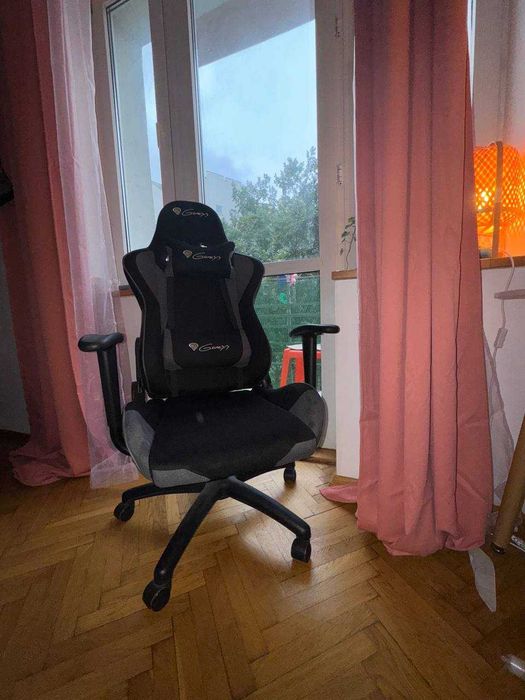 Fotel gamingowy Genesis, jak nowy, wygodny