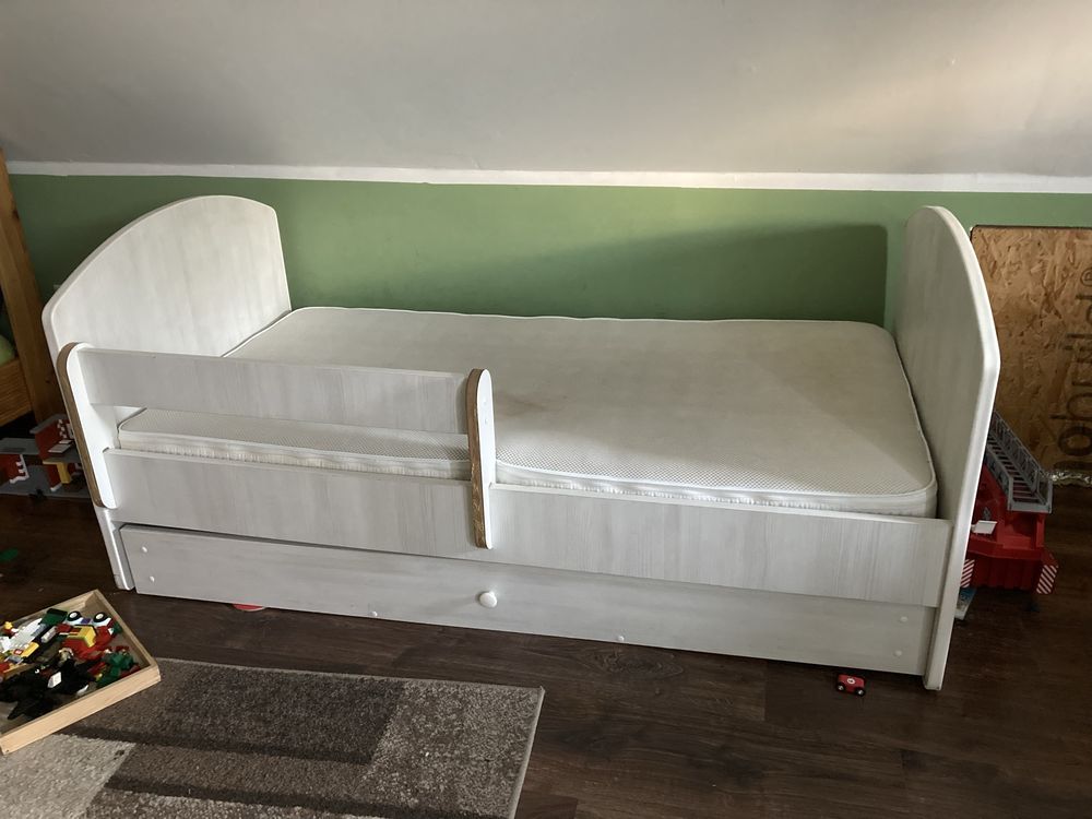 Łóżko łóżeczko 140x70 z szufladą i z materacem sprężynowym