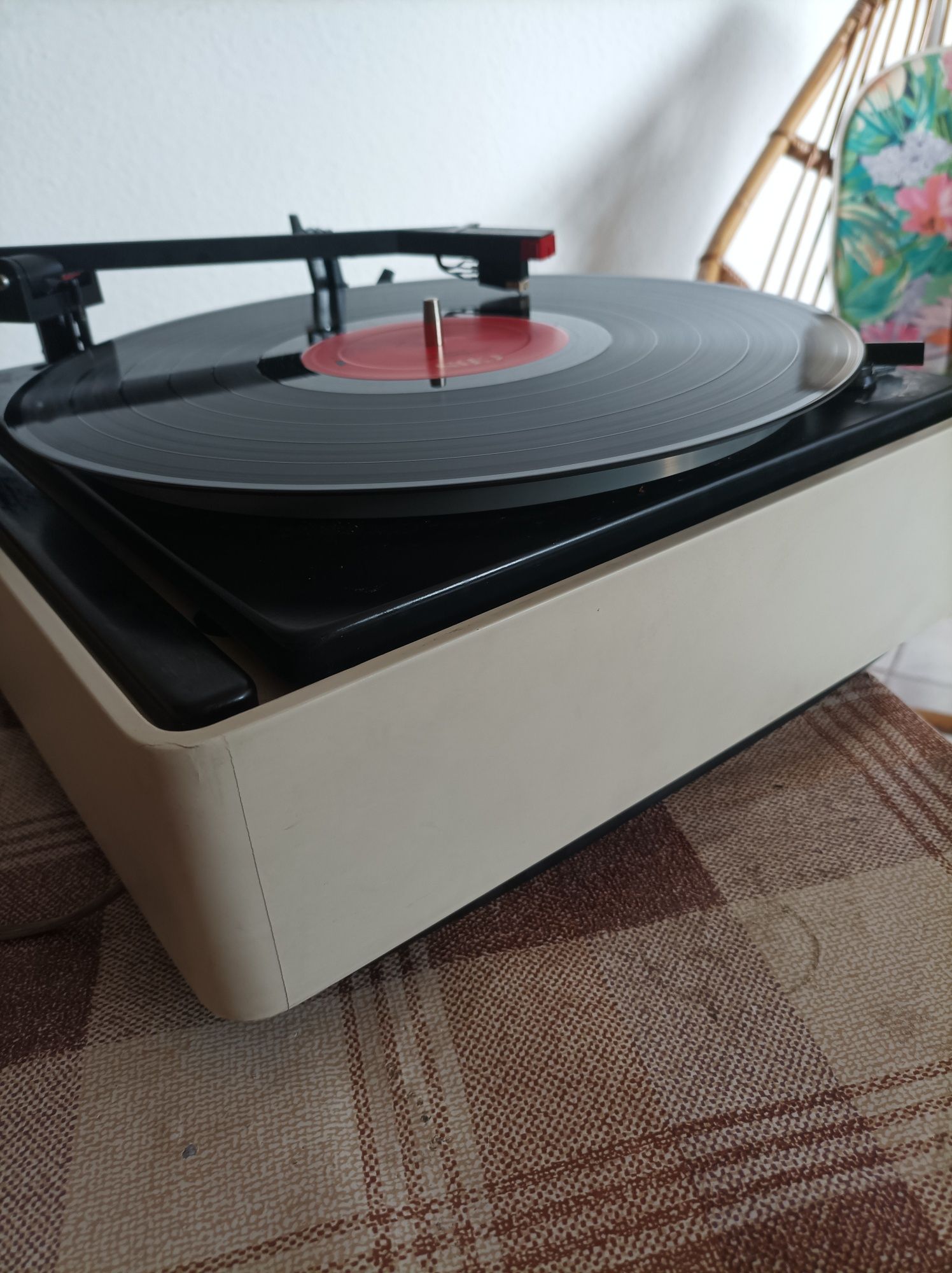 Gramofon vintage ze wzmacniaczem  PE-2015