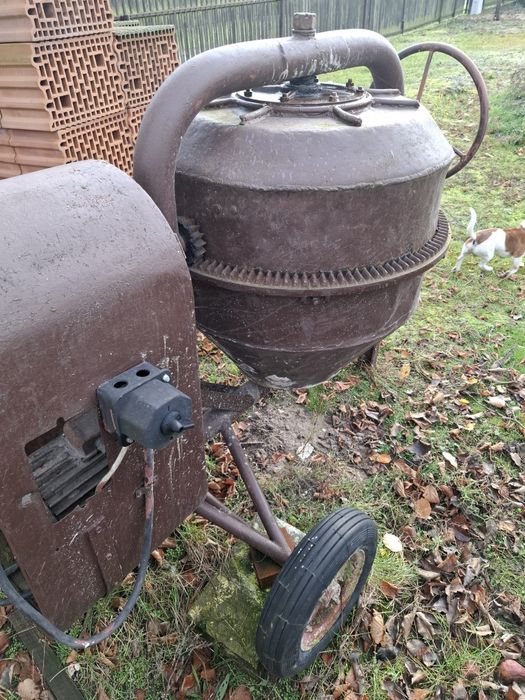 Betoniarka duża na siłę