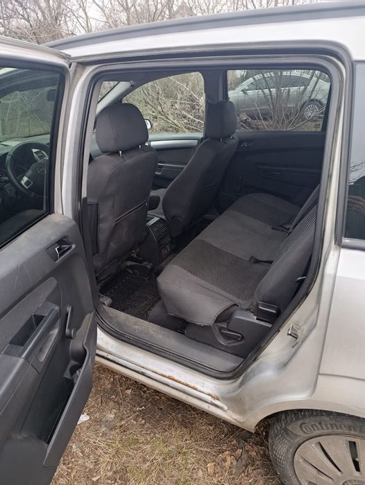 Опель зафіра б на повному ходу