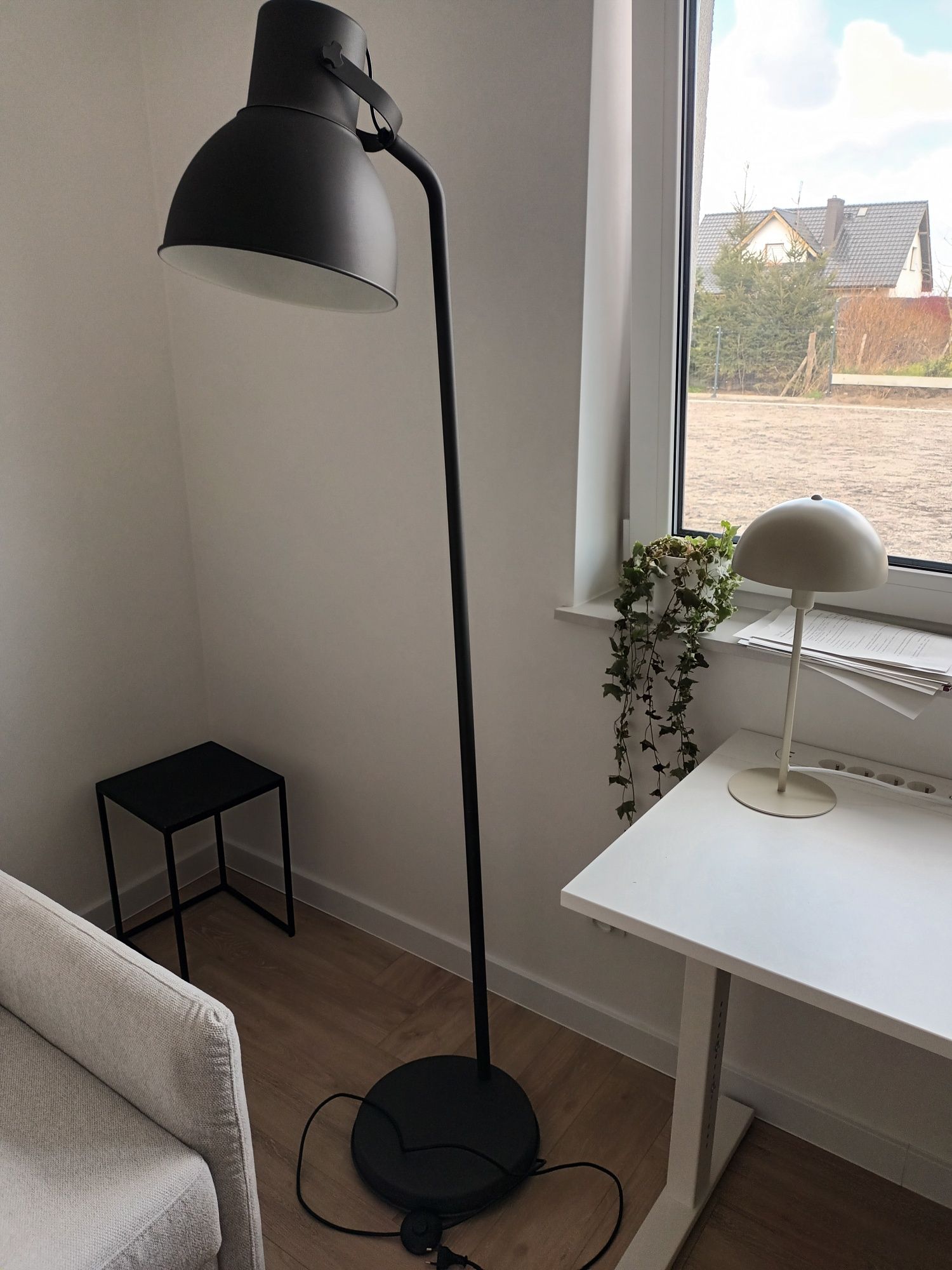 HEKTAR lampa podłogowa stojąca szara
Lampa podłogowa, ciemnoszary
229,