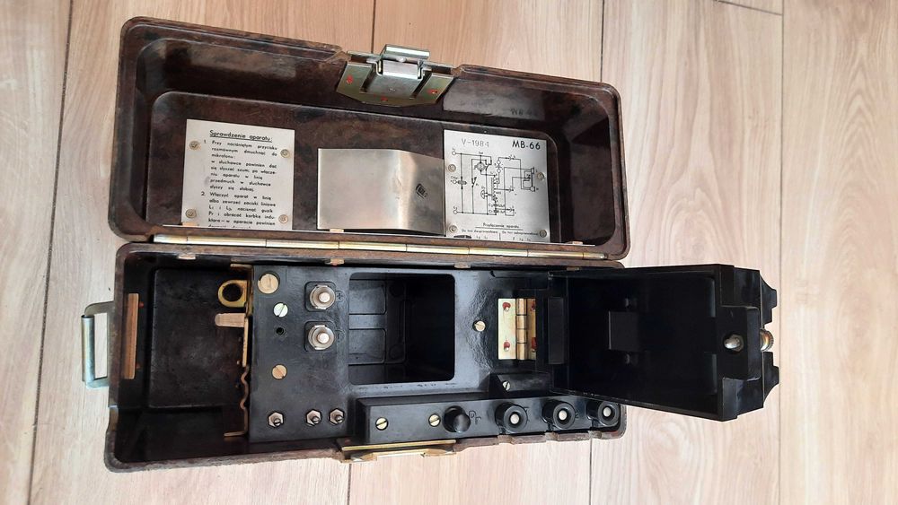 Telefon polowy MB - 66 z 1984r., egzemplarz nr 1