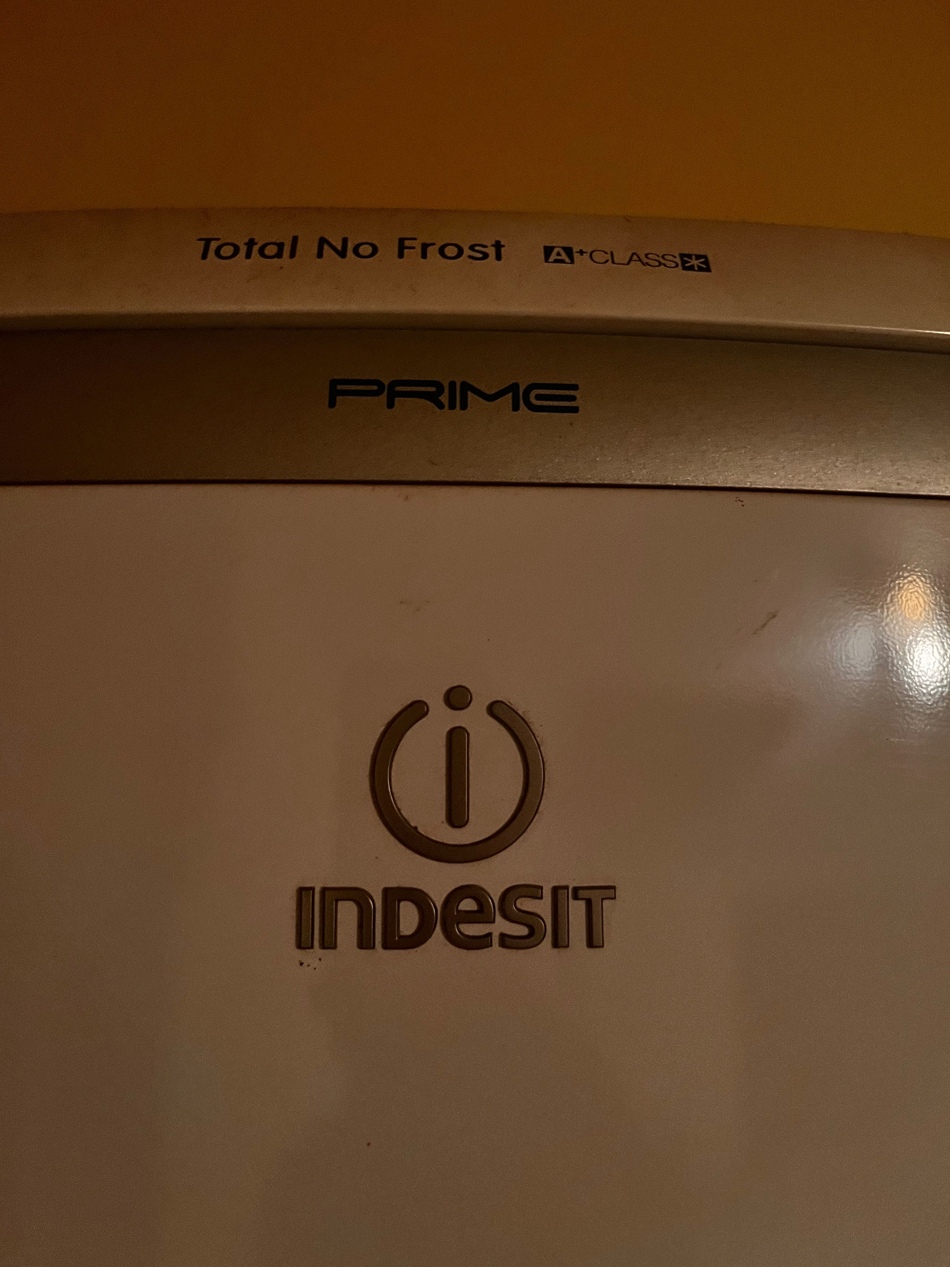 Frigorífico Indesit completo
