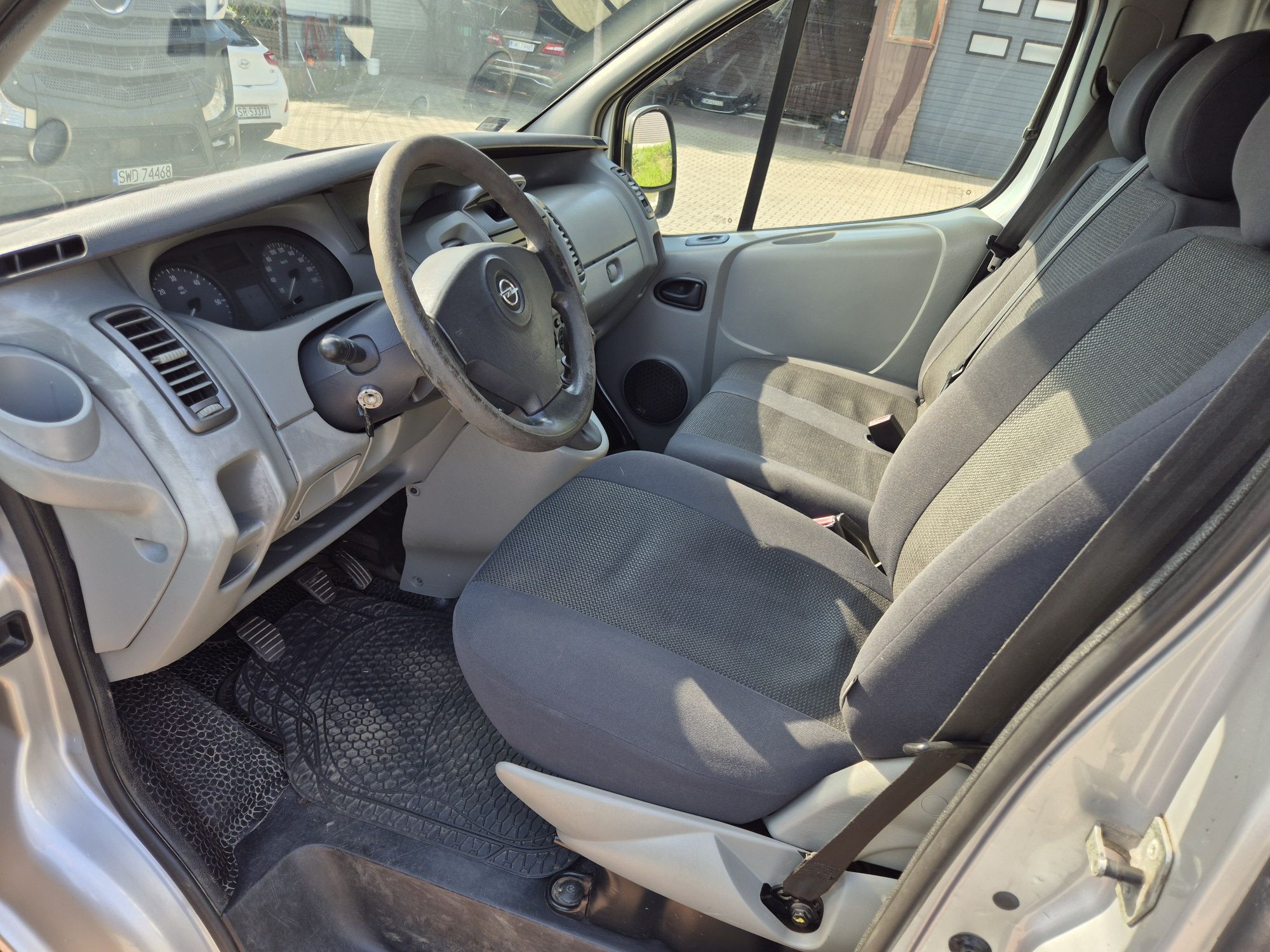Opel Vivaro L2H2 2.0 cdti 115 KM rok 2007 blaszak