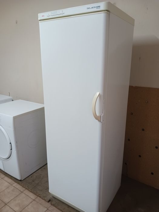 Vendo arca congeladora de gavetas AEG ...255 LITROS ,,,MEDIDAS 179 ALT