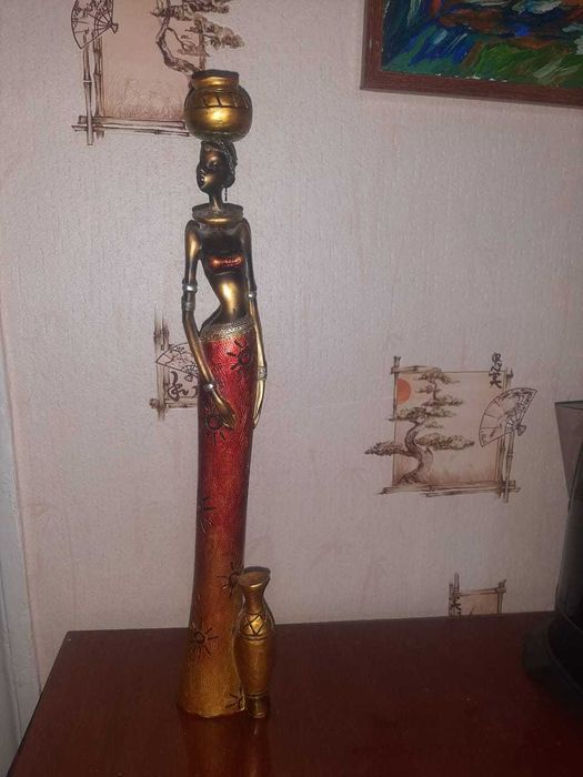 Статуя девушки для интерьера