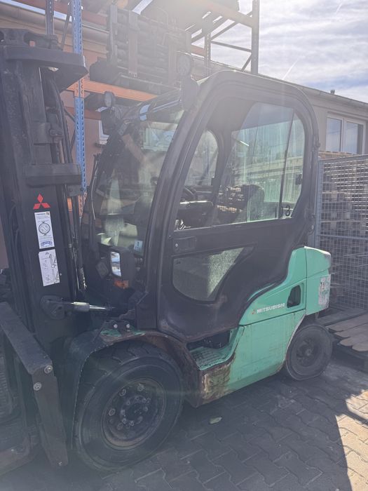 Wózek widłowy Mitsubishi FD25N, diesel, triplex, kabina