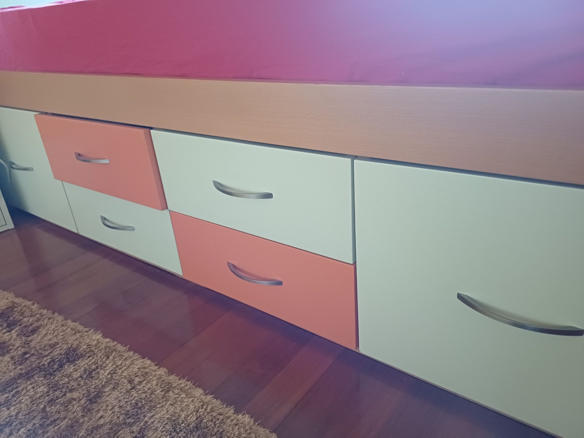 Cama solteiro com gavetas
