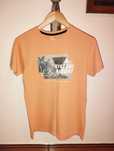 T shirt laranja de marca
