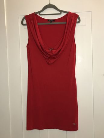 APART czerwona sukienka z dekoltem r.S