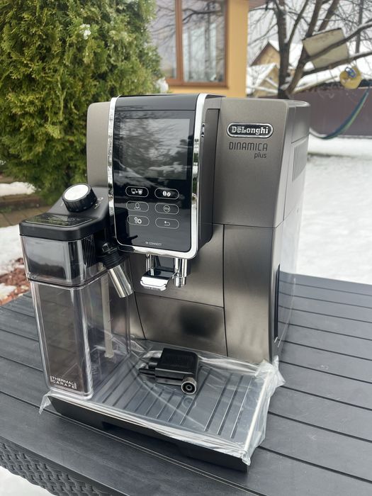 Кавоварка фірми DeLonghi Dinamica Plus з Німеччини провірена