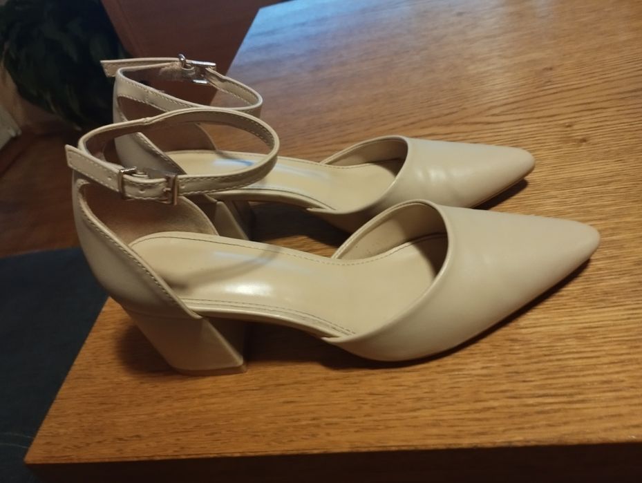 Buty ecru, użyte jeden raz