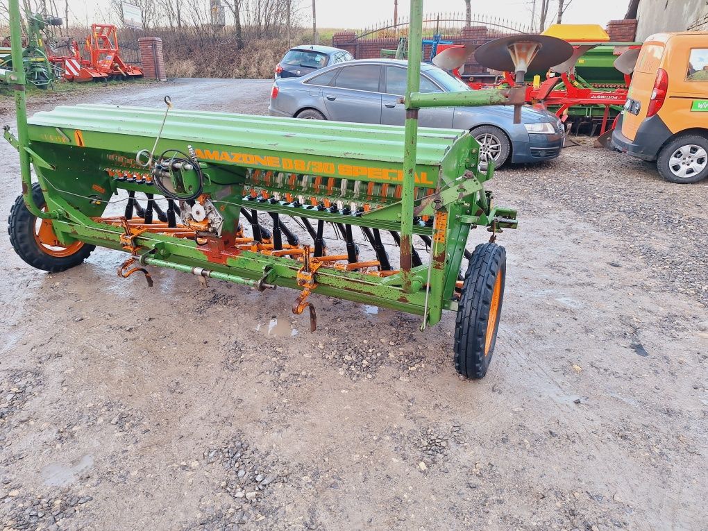 Siewnik zbożowy 3m Amazone D8 Special stan bdb nie Hassia isaria