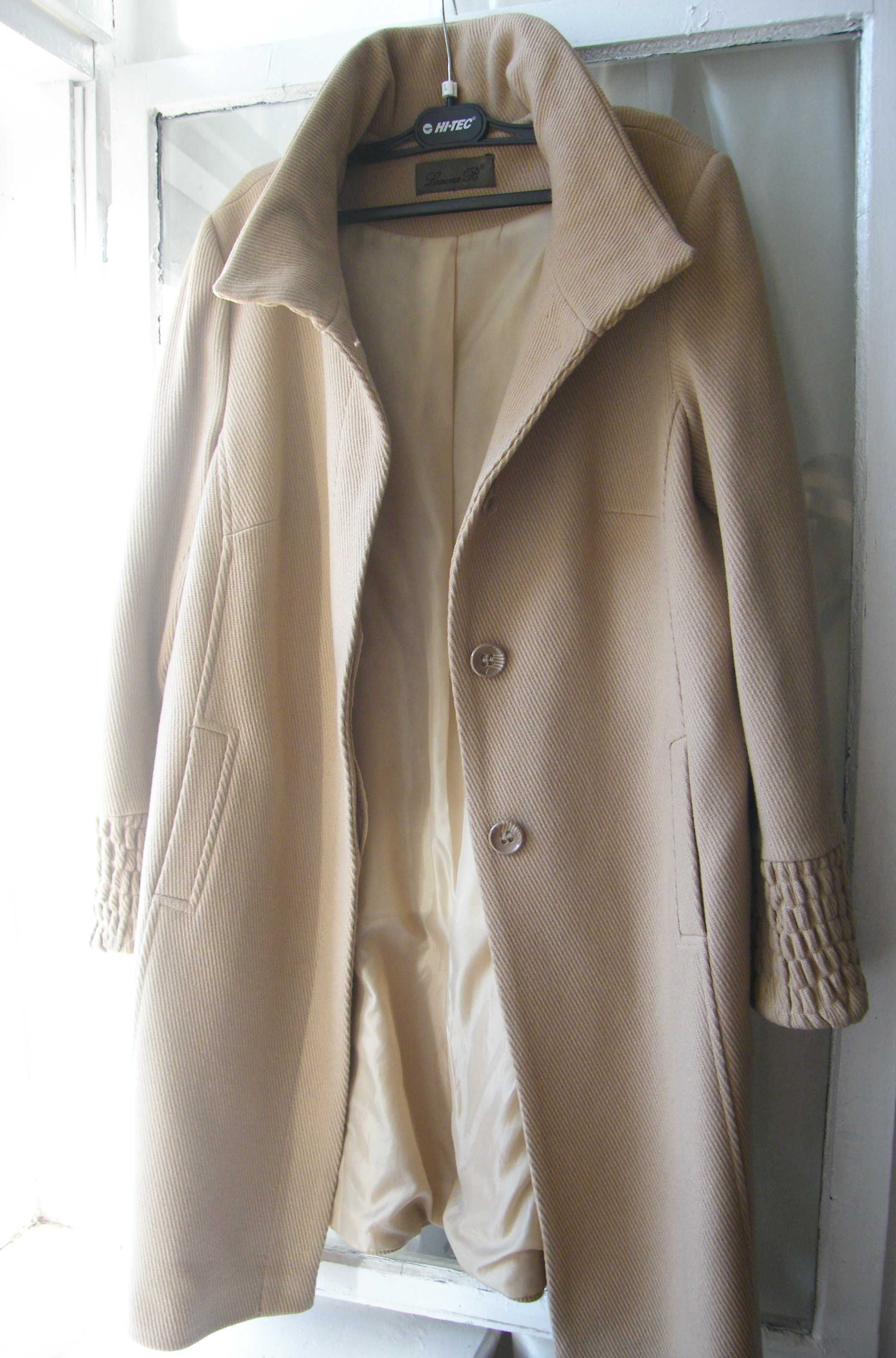 Piękny beżowy płaszcz 100% wełna