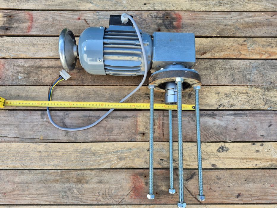 Silnik motoreduktor kątowy WEG