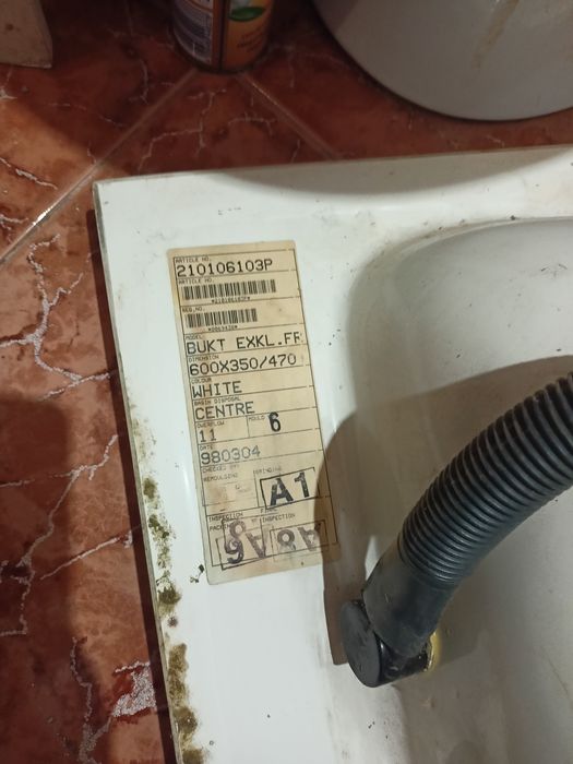 Umywalka 60cm naszafkowa