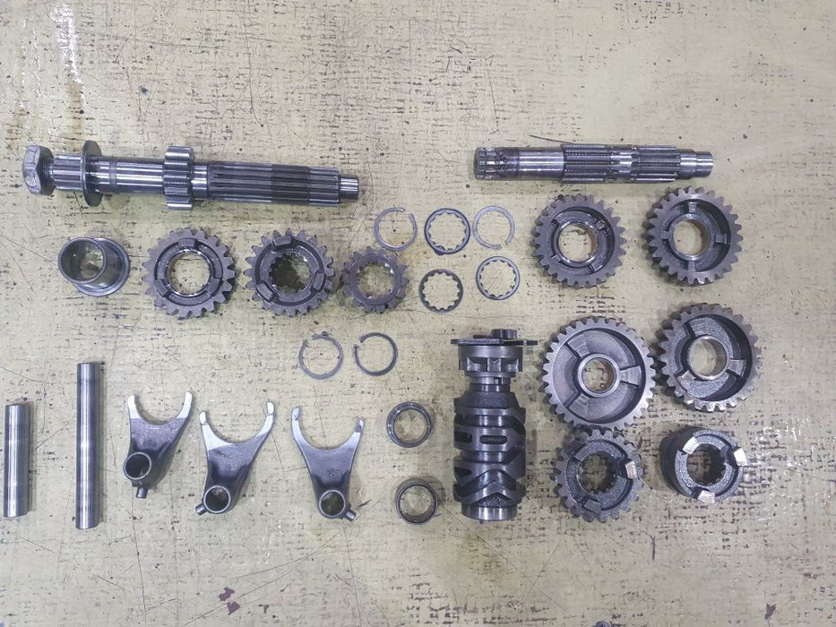 Skrzynia biegów części Suzuki RMZ 250 4t 06r KXF 250 tryb wałek wodzik