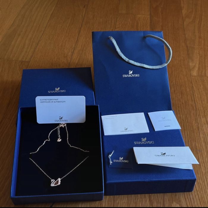 Colar Swarovski Swan Vermelho “Lacquered” Com Certificado