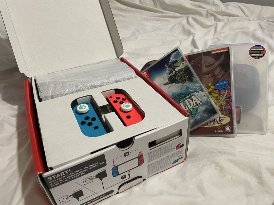 Nintendo switch oled blue/red разом  з трьома іграми  та чохлом
