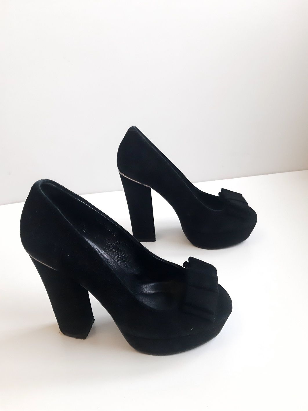 Чорні замшеві туфлі фірма Reuchll 35 розмір 23 см
