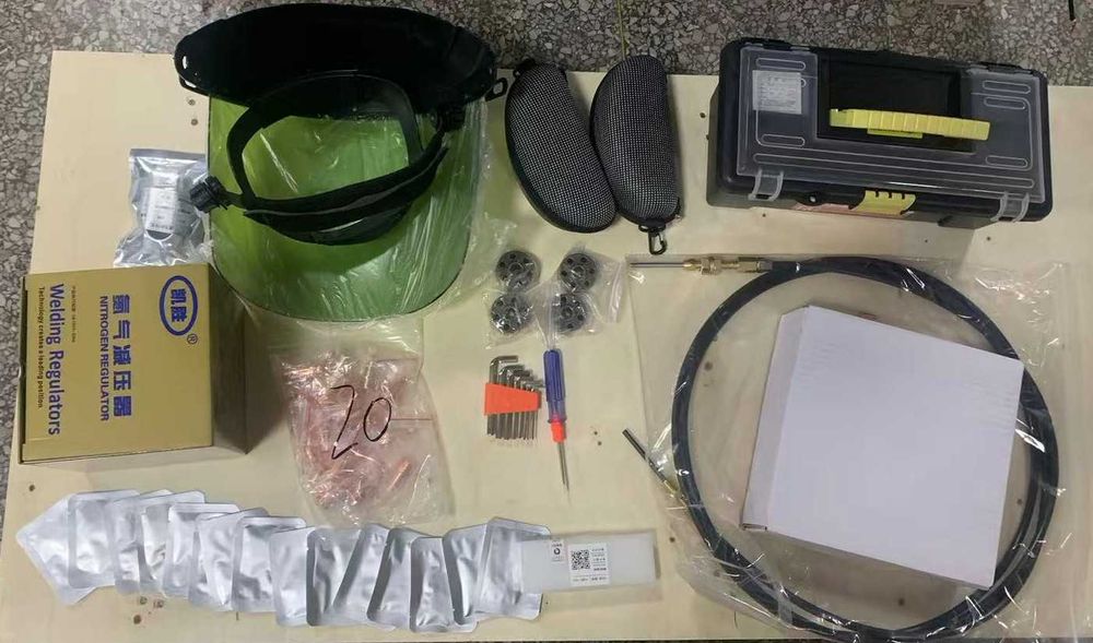 Maszyna do spawania, czyszczenia i cięcia laserowego LASER CLEAN 1500W