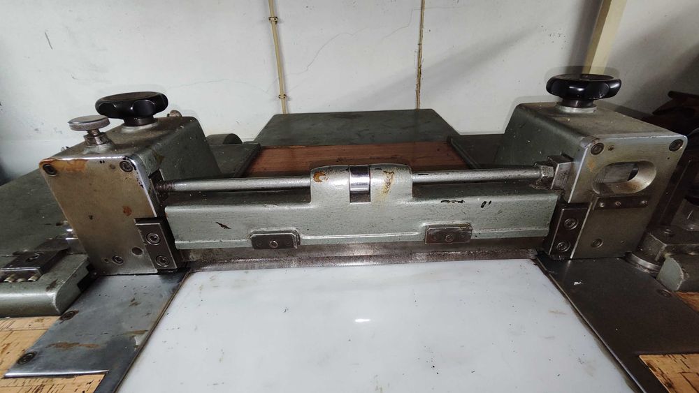Maquina de igualizar peles