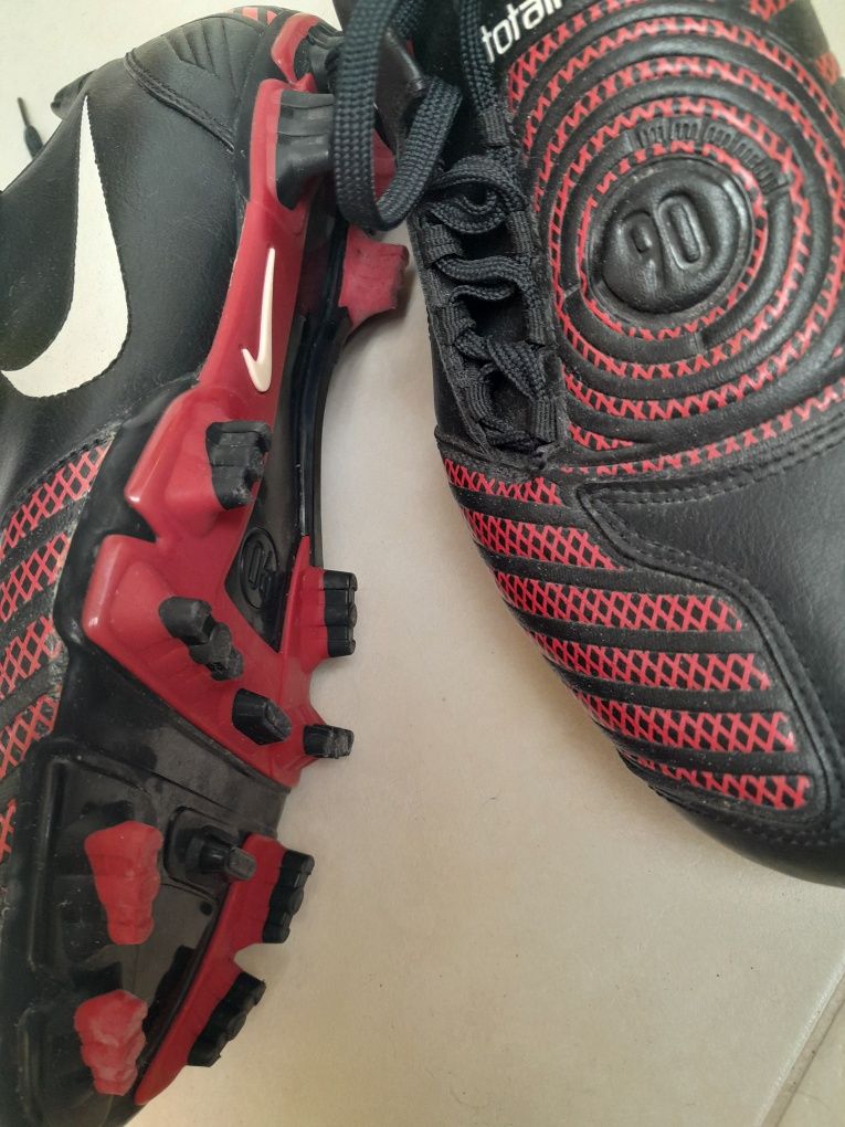 Chuteiras Nike total 90
