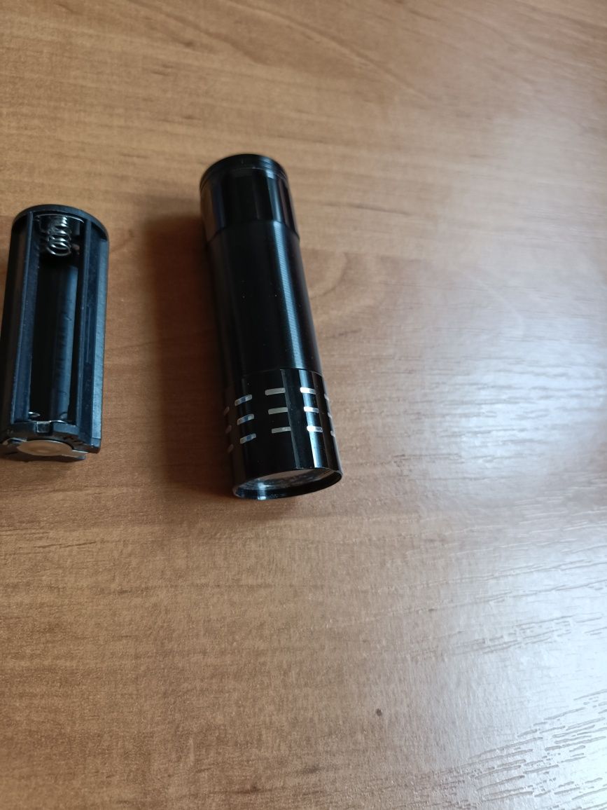 Latarka wodoodporna ultrafioletowe światło bursztyn plamy ślady