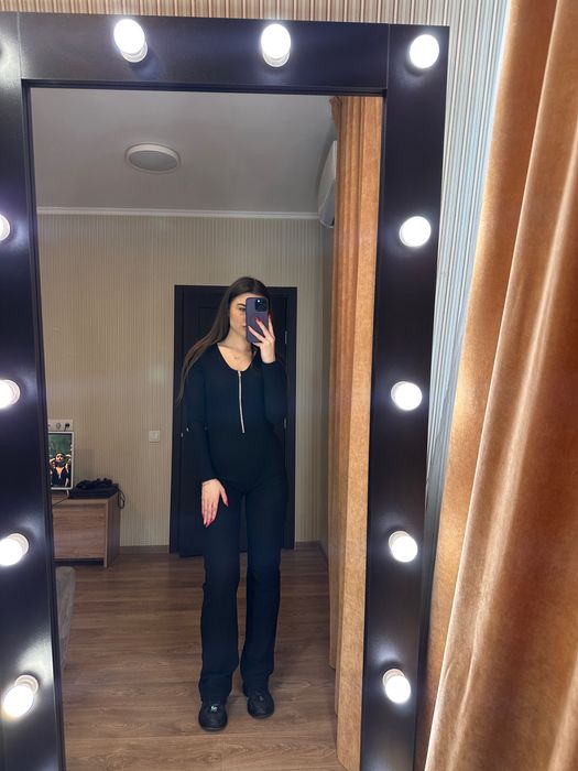 Чорний жіночій комбінезон