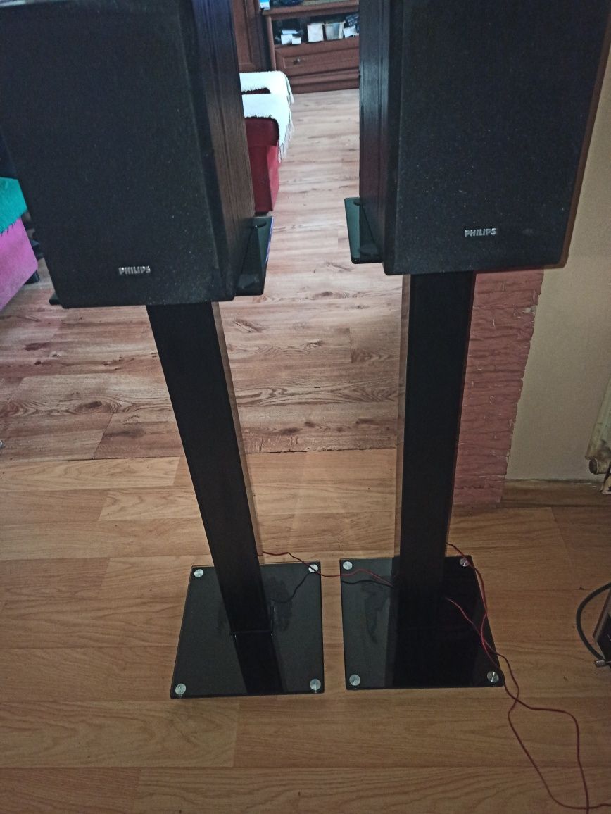 Przedmiotem ogłoszenia są podstawki / standy pod monitory