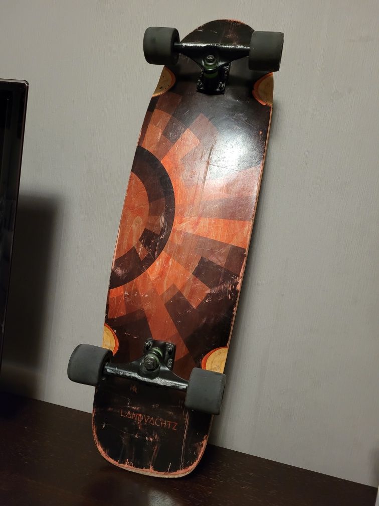 Longboard Landyachtz Rally Cat cruiser deskorolka
Rally Cat Cruiser Bo