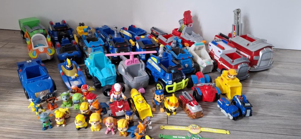 Mega zestaw Psi Patrol pojazdy,figurki, akcesoria stan bdb
