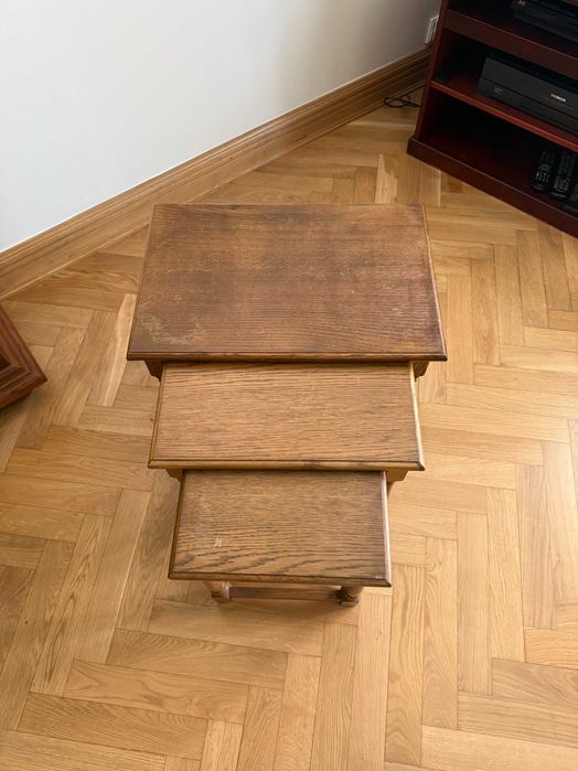 Dębowe stoliczki trojaczki