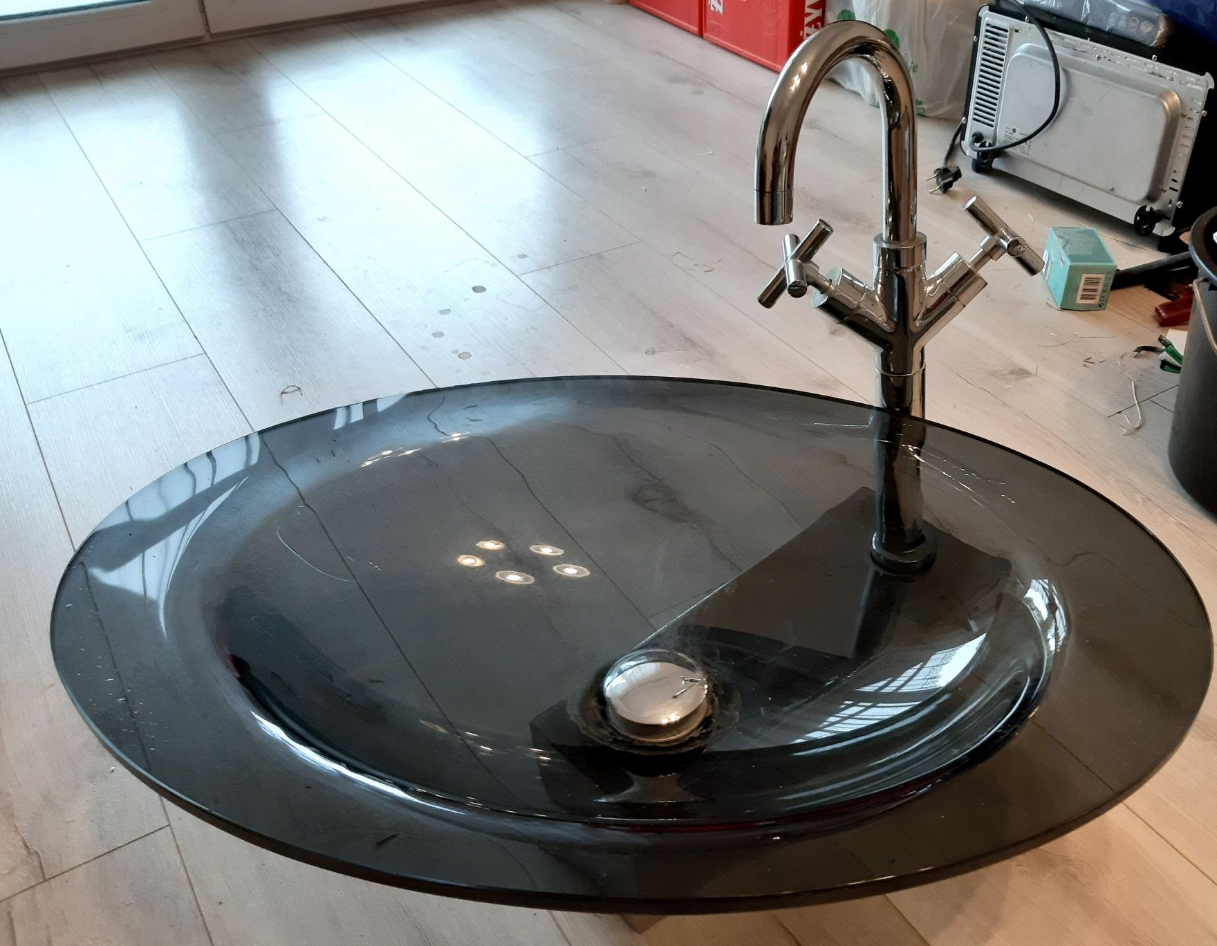 Umywalka Szklana Kompletna Z Baterią 66cm×44cm Zadbana