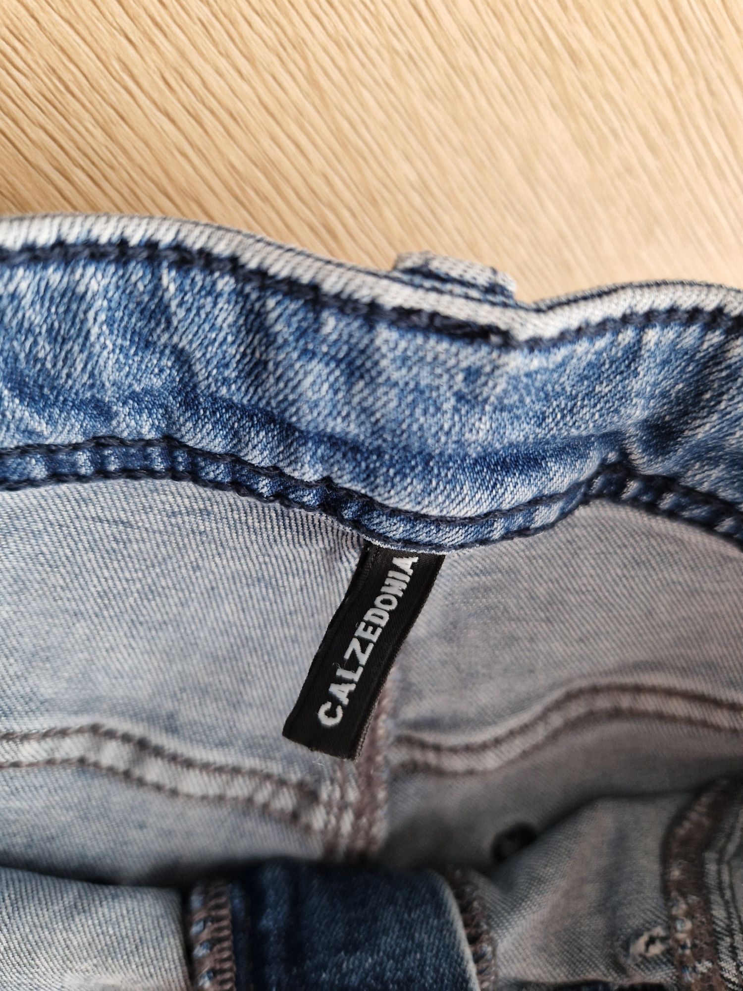 Jeansy damskie z łatami calzedonia S