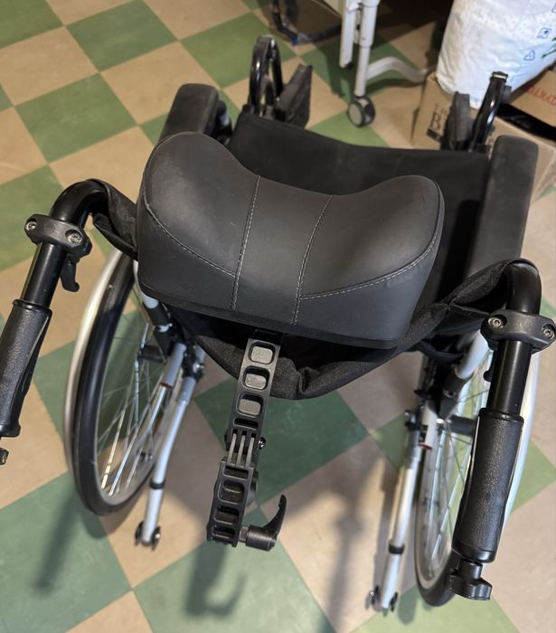 Колісне крісло, інвалідний візок Invacare універсальний