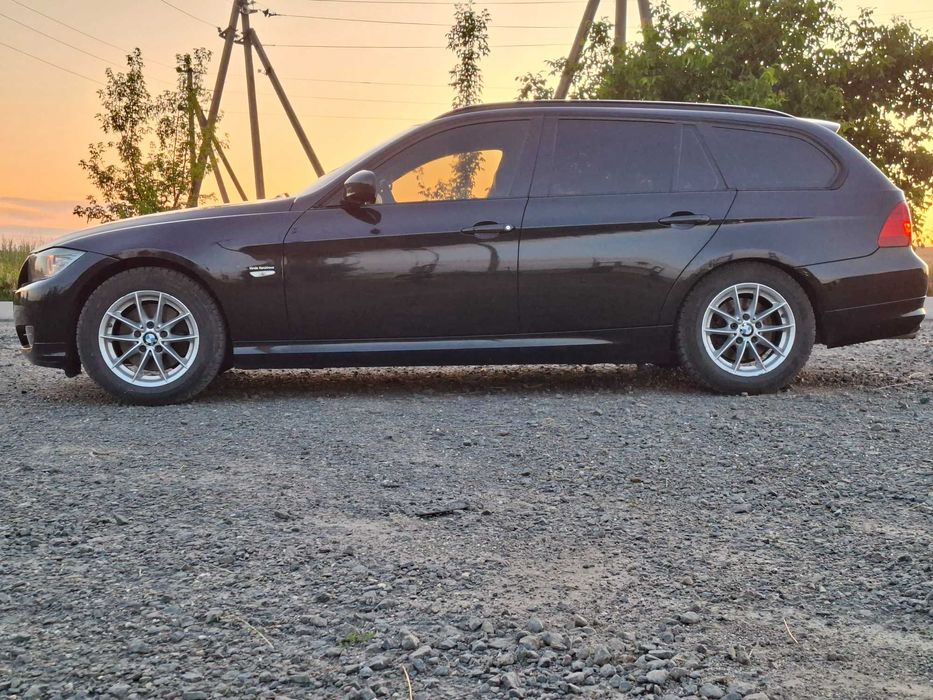 BMW 318D 8500 $    .
