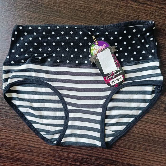 Трусики жіночі нові