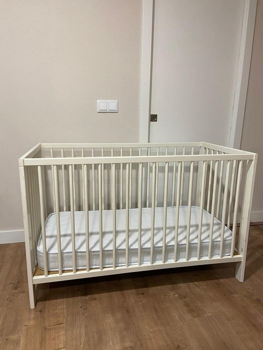 Berço de bebe / Cama de bebé + colchão de molas